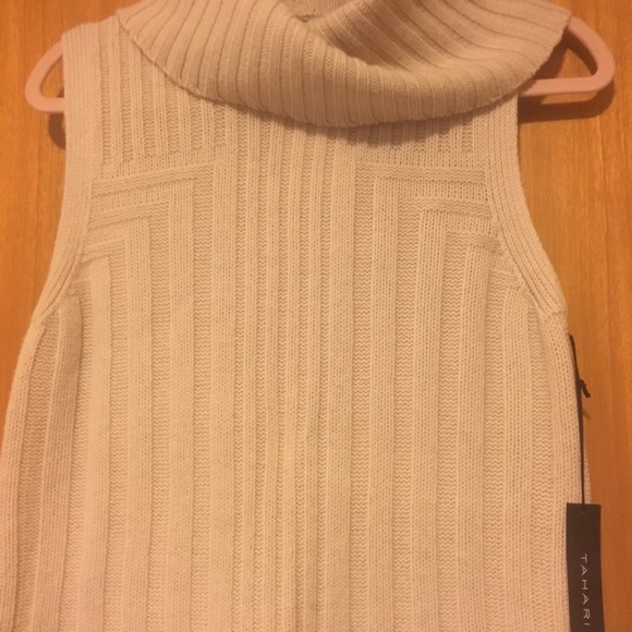 New beautiful Tahari sleeveless sweater - Picture 2 of 5